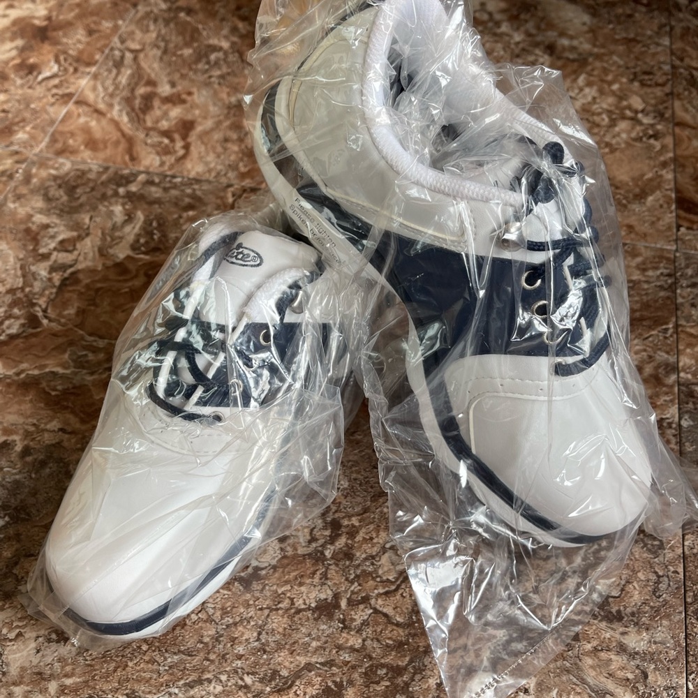NIB Bite Golf Shoes